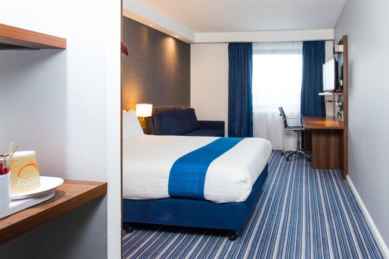 Holiday Inn Express Tamworth By Ihg Zewnętrze zdjęcie