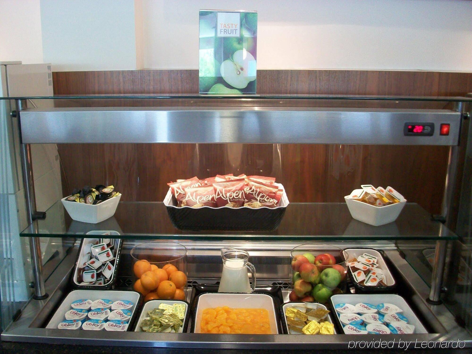 Holiday Inn Express Tamworth By Ihg Zewnętrze zdjęcie